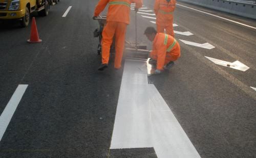 曲松丙烯酸标线涂料