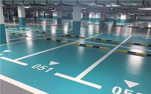 曲松曲松环氧地坪中涂：构筑坚固地面的关键环节